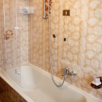 Bagno comune - vasca con doccia